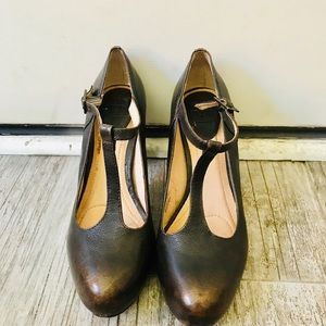 👠Clearance👠 Distressed Frye heels